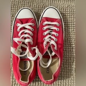 Converse tennis shoes